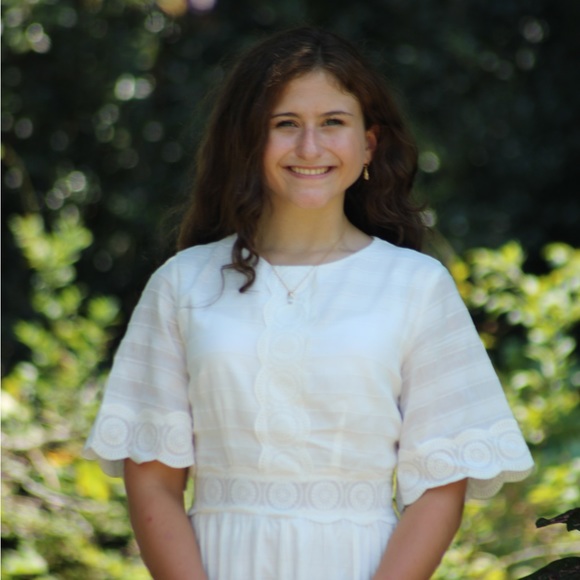 Meet your Posher, Sarah Grace - Picture 2 of 3